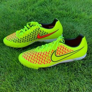 NEW Nike Magista sneakers size 10